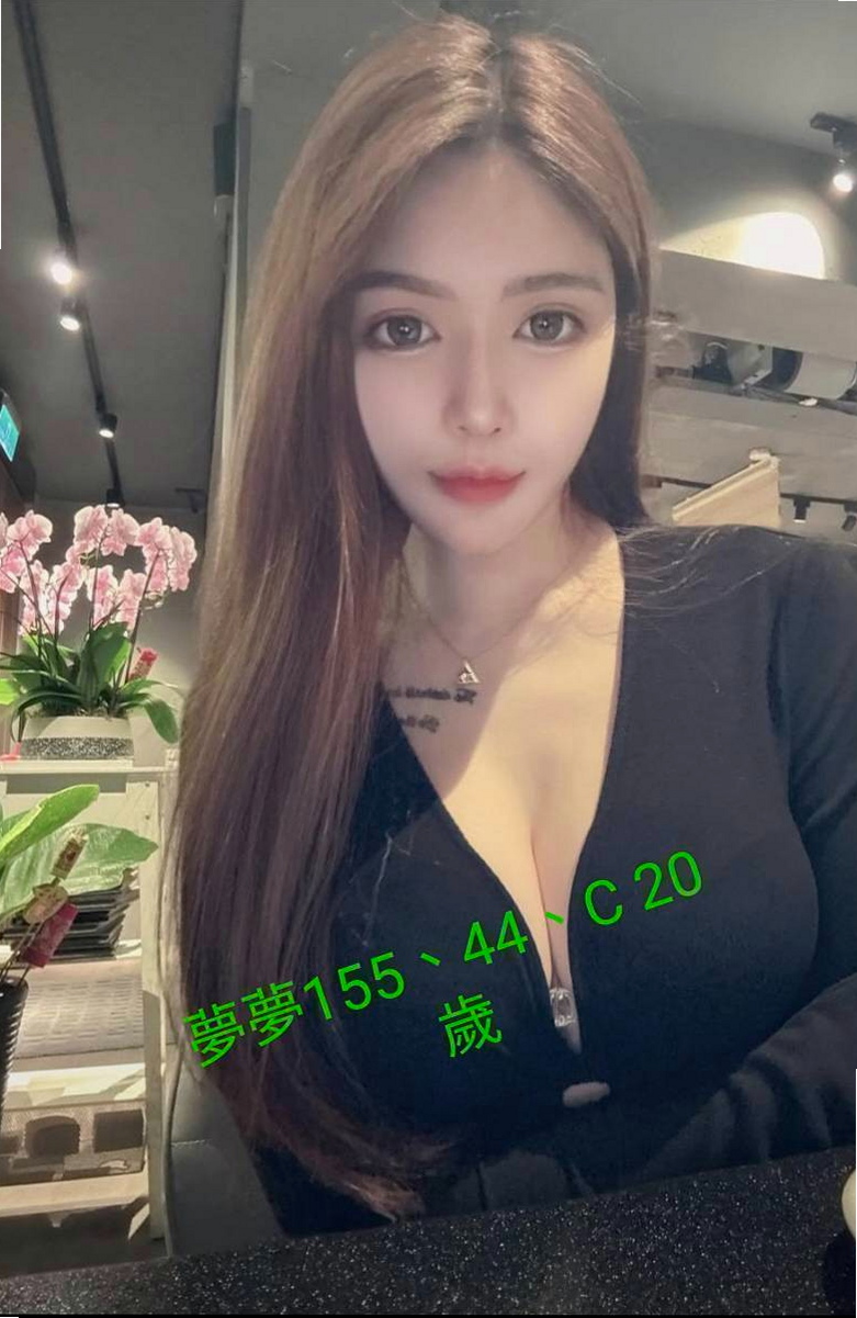 慢慢清槍讓你感覺 痛快淋離。很喜歡吃肉棒  服務項目:無套吹 鴛鴦共浴 KISS 69 品鮑 奶炮┃辛琪（熱舞系正妹）來自萬華外叫，年齡21歲，身高167cm，體重46kg，胸圍C罩杯